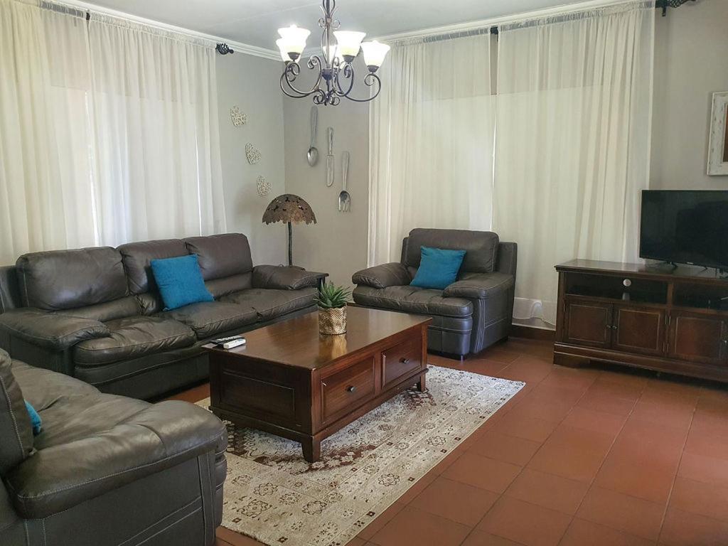 Micasa Sucasa Guesthouse Lephalale Eksteriør billede